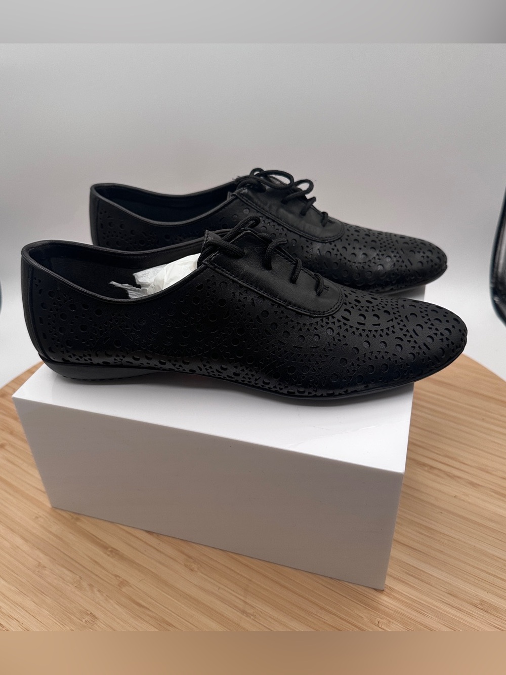 New in box - Vintage Sesto Meucci - Betka laser cut leather sneaker - size 8
